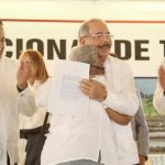 Presidente Danilo Medina entrega en Dajabón 977 Títulos definitivos